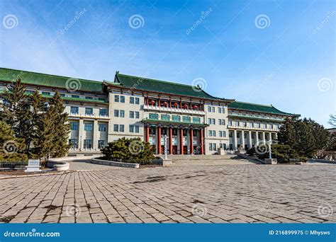 Le Palais de la Culture de Changchun: Un joyau architectural insolite avec des spectacles à couper le souffle!