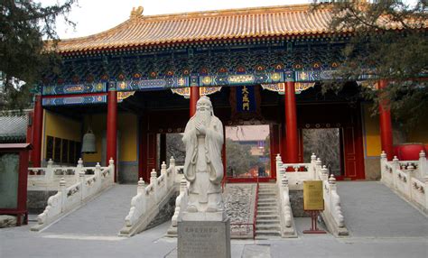  Le Temple de Confucius ! Un Joyau Architectural et un Voyage dans l'Histoire à Loudi