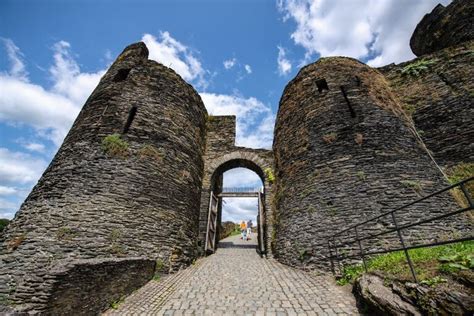 Le Palazzo Ducale de Campobasso: Une forteresse médiévale aux trésors cachés !