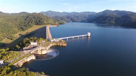 Le Sungai Selangor Dam: Un joyau architectural en pleine nature luxuriante!