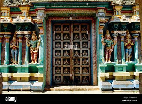  Le Temple de la Lumière Céleste : Une Odyssée Spirituelle en Terre de Jade!