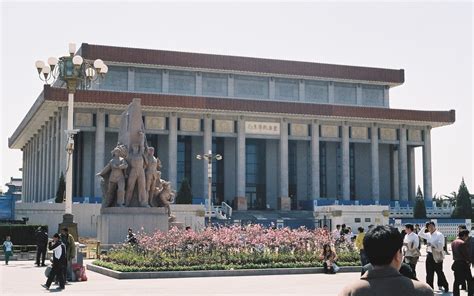 Le Tombeau de Mao Zedong: Un Temple de la Mémoire à Xiangtan !