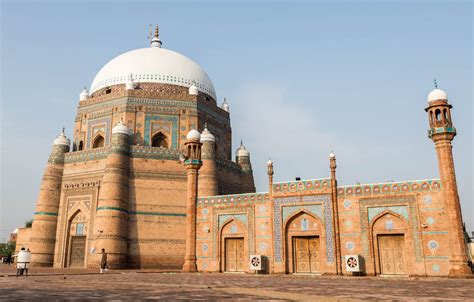 Le Mausolée de Shah Rukn-e-Alam: Une Merveille d'Architecture Mughal à Multan!